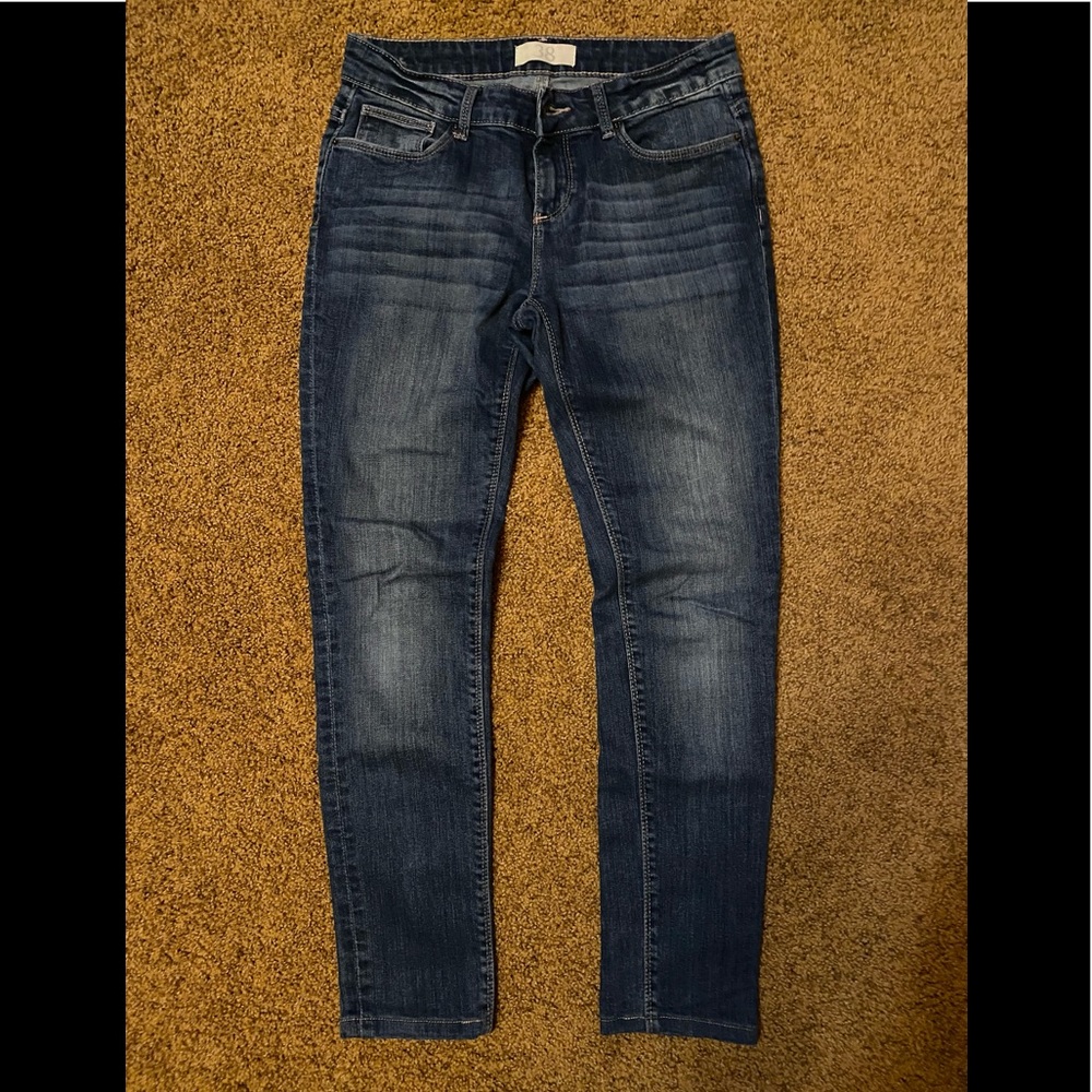 💖2 for $20 - Size 38 Jeans